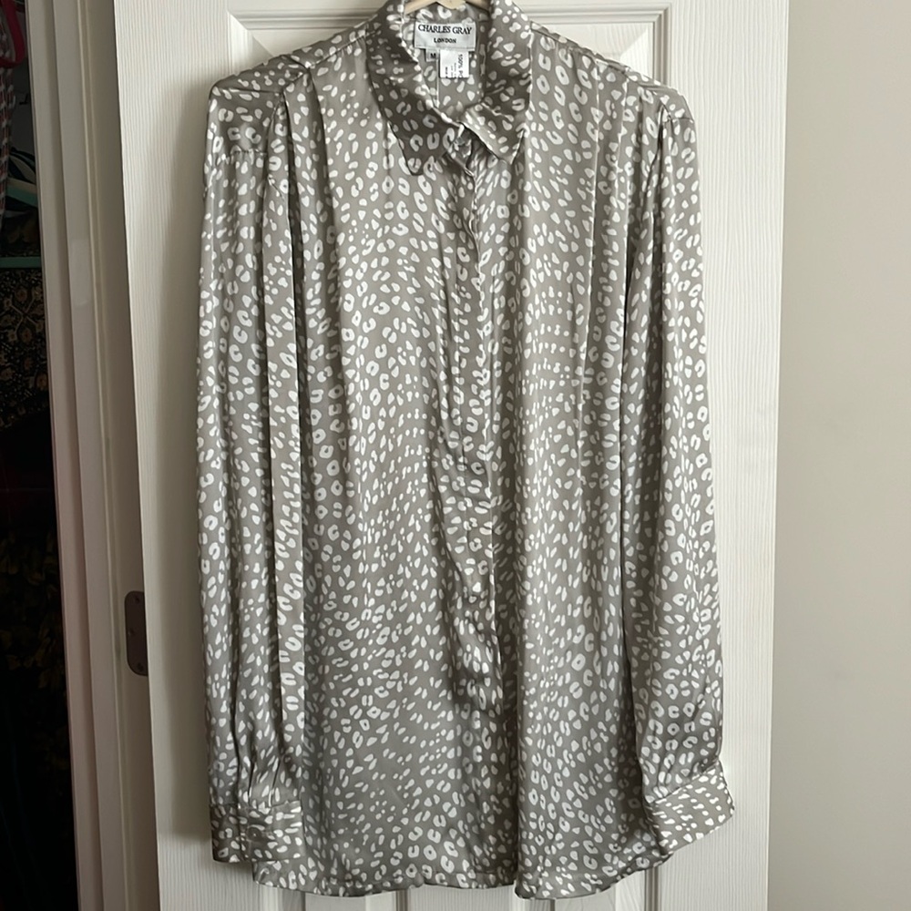 Charles Gray Taupe and white satiny blouse